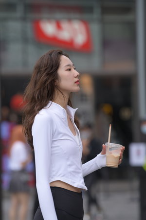 巨大暴乳挤奶水视频