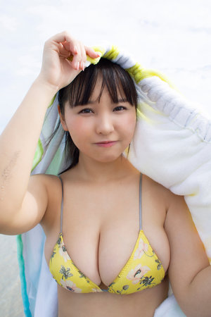 但只能用按摩棒玩她