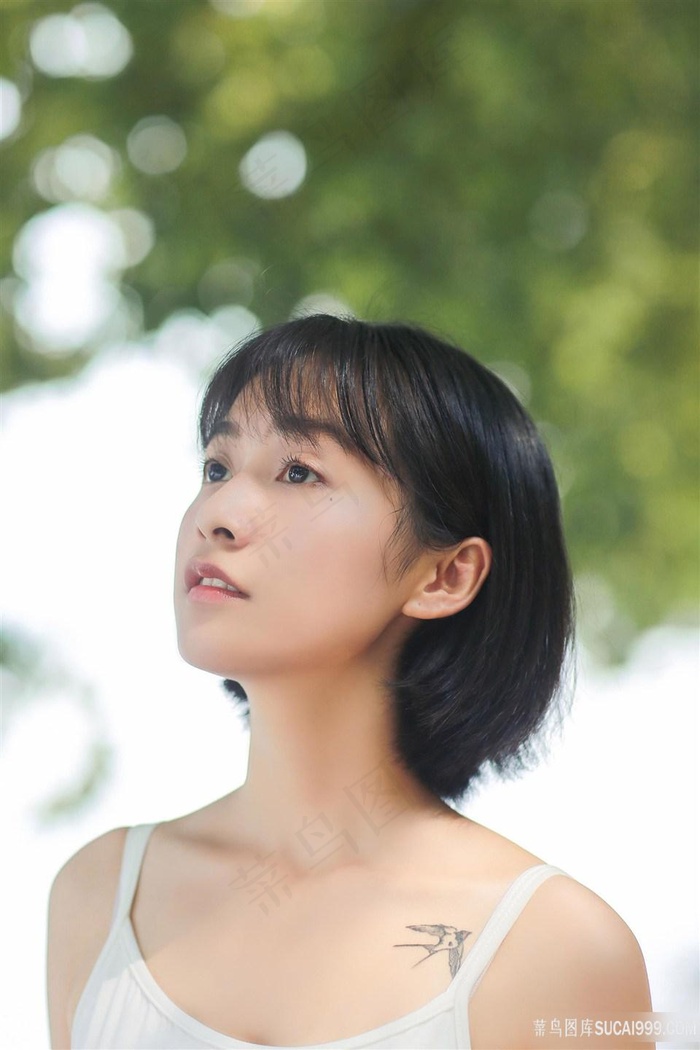 同桌扒下我的内衣摸了一节课